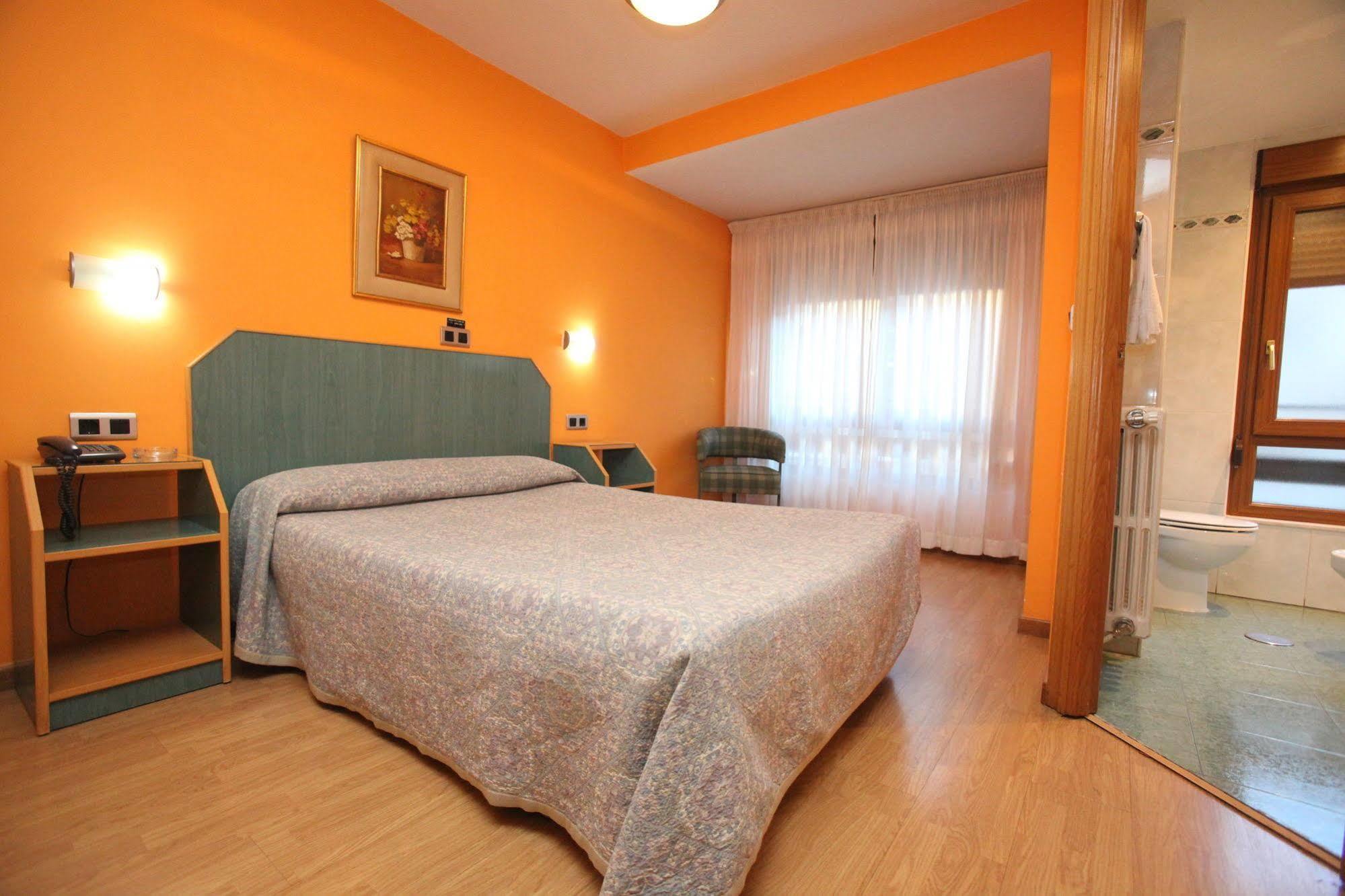 Hostal Don Suero León Exteriör bild